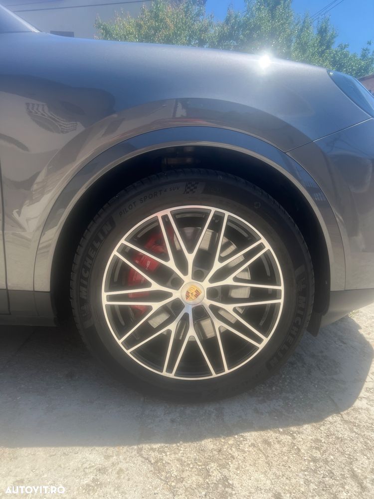 Porsche Cayenne - 12