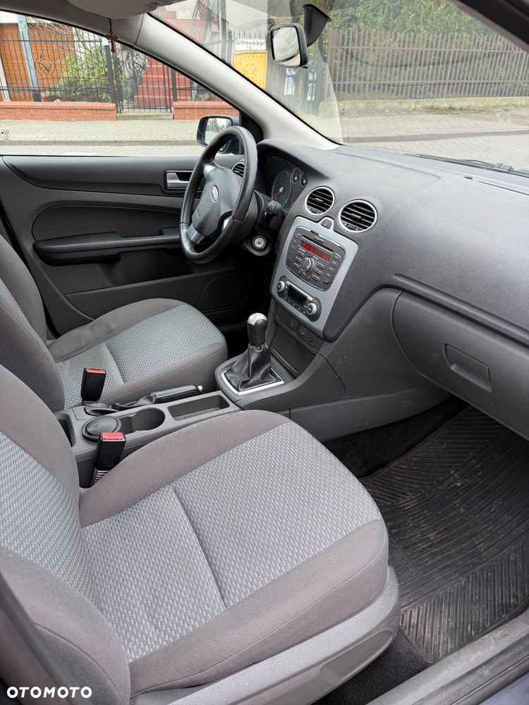 Ford Focus ver-1-8-tdci-ambiente - 10