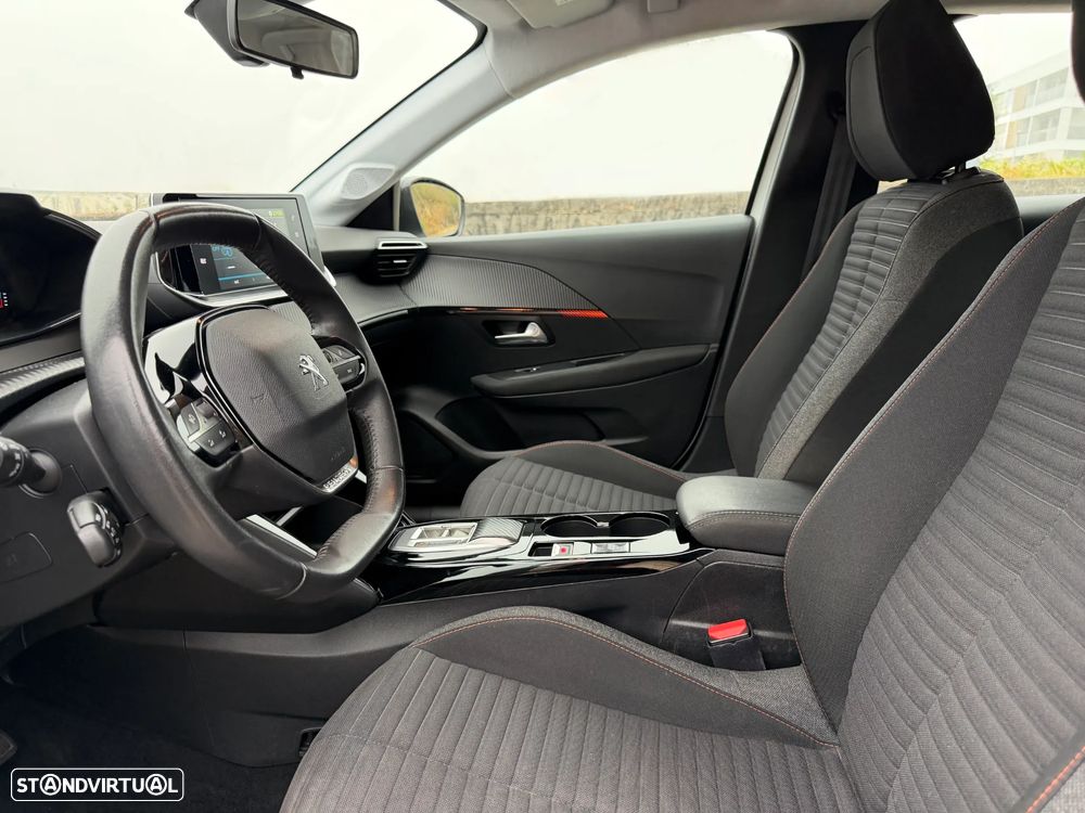 Peugeot e-208 50 kWh Active Pack — fotografia 8