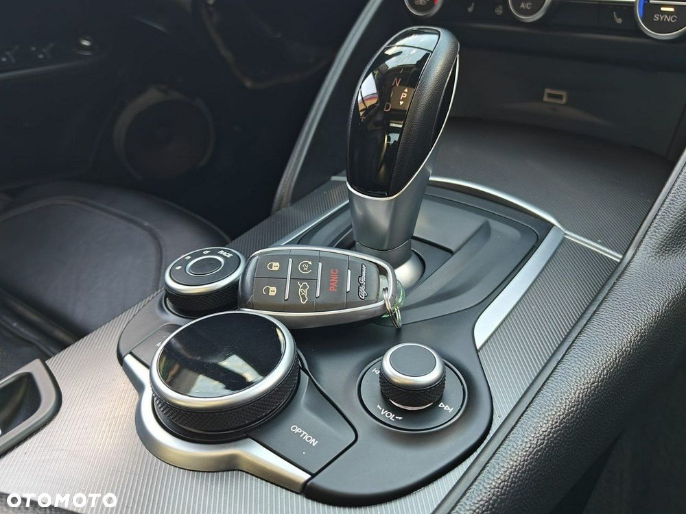 Alfa Romeo Giulia - 13