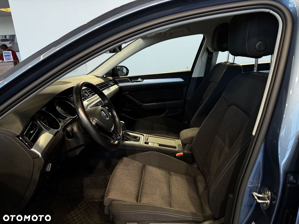 Volkswagen Passat - 16
