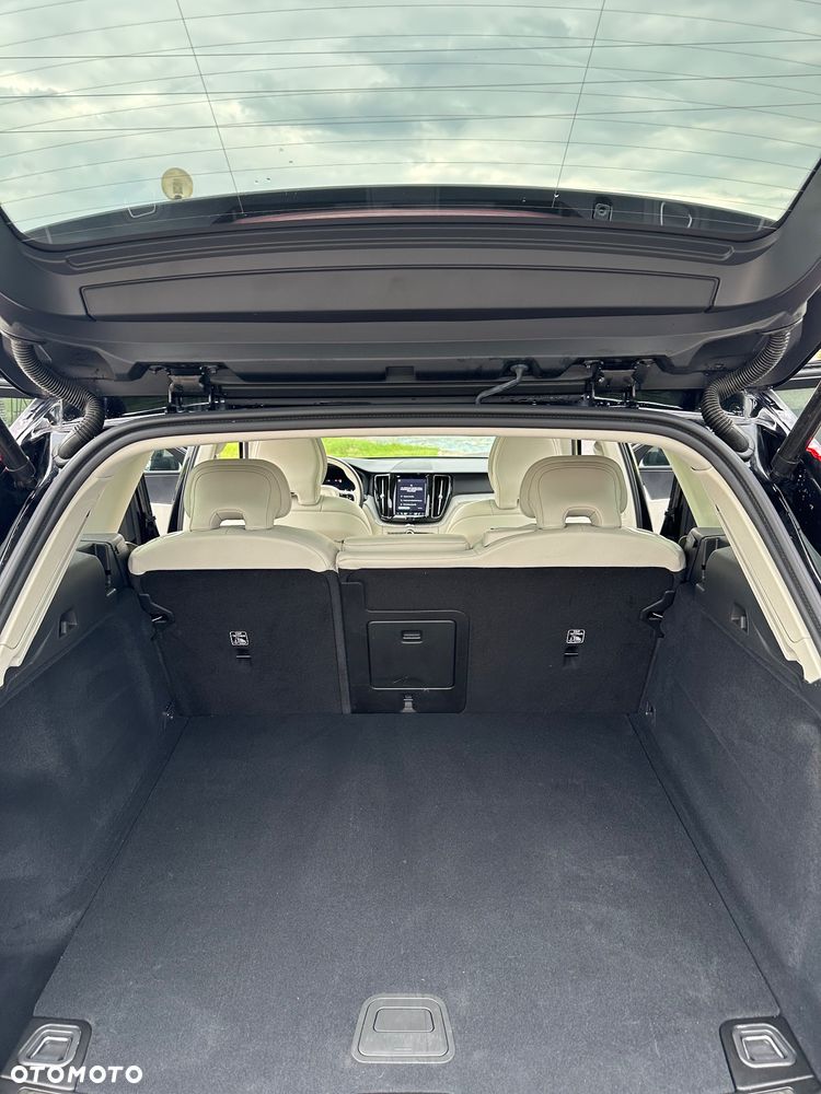 Volvo XC 60 B5 B AWD R-Design - 9