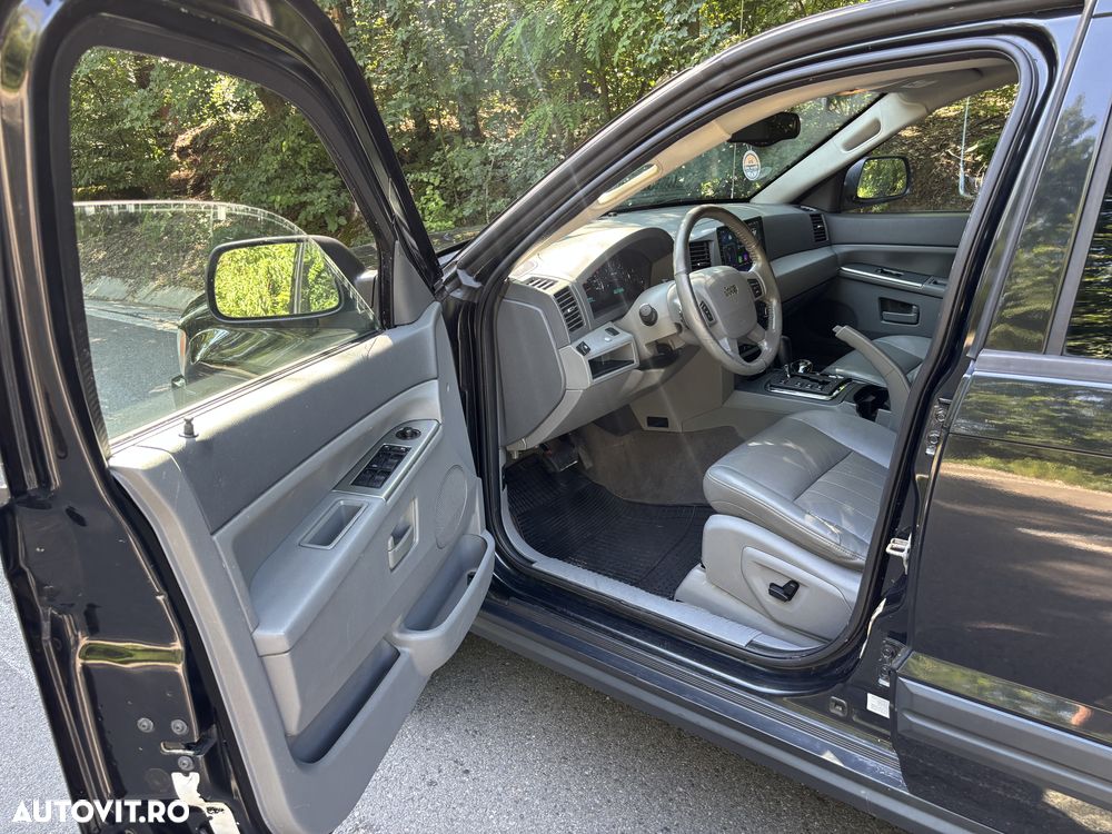 Jeep Grand Cherokee - 16