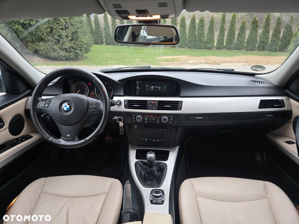 BMW Seria 3 320d xDrive DPF - 23