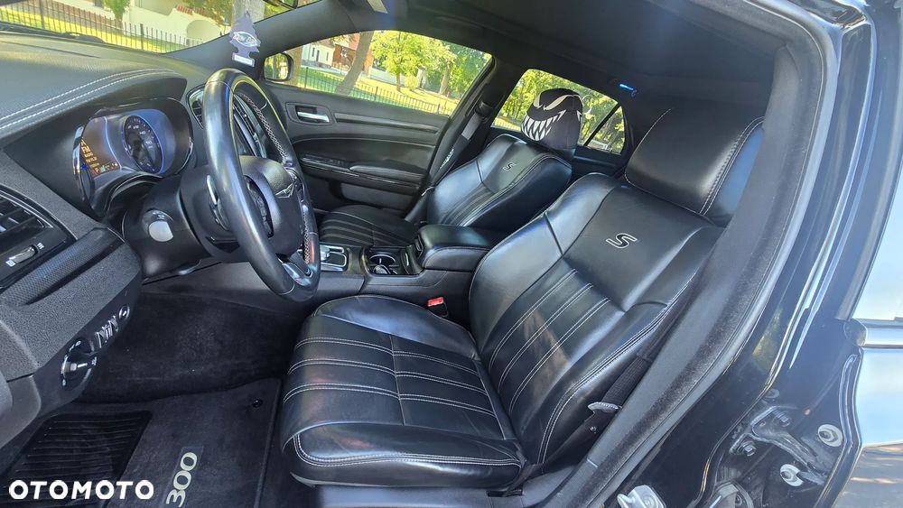 Chrysler 300s - 13