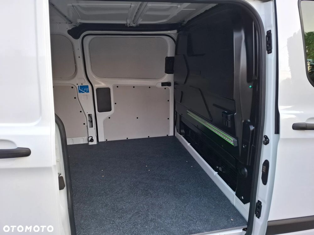 Ford TRANSIT CUSTOM - 25