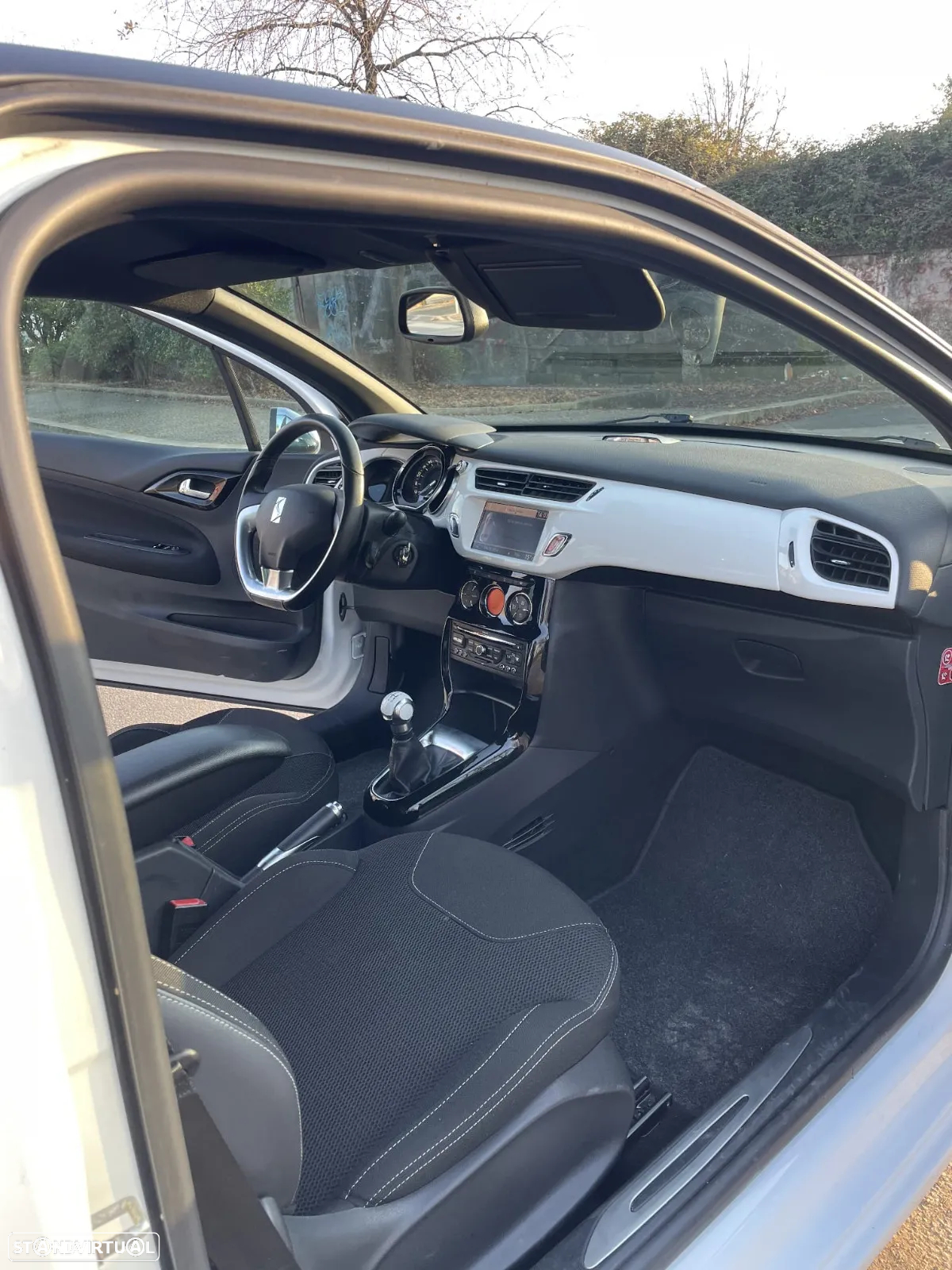 Citroën DS3 1.6 e-HDi So Chic - 5