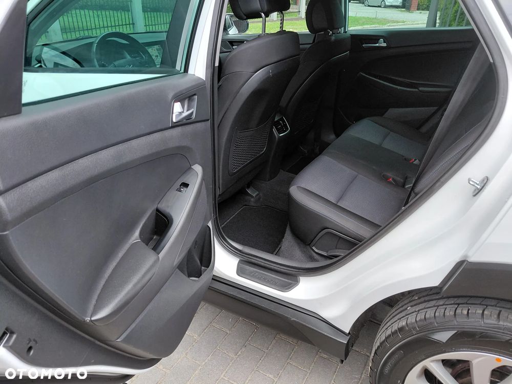 Hyundai Tucson 1.6 GDI BlueDrive Style 2WD - 37