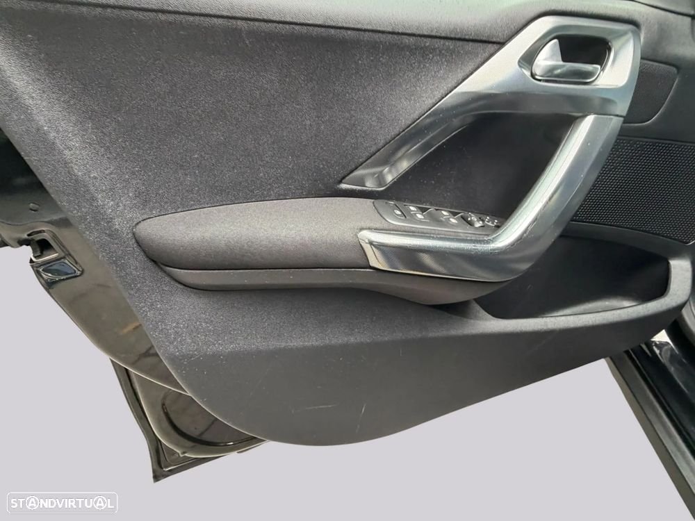 Peugeot 2008 1.2 PureTech Allure - 27