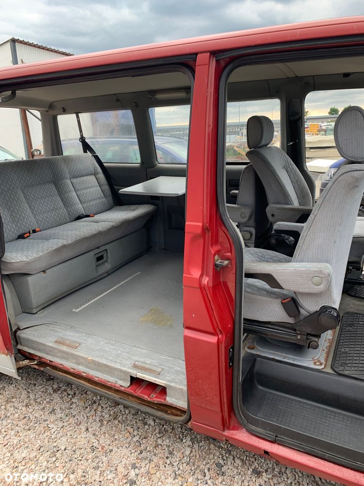 Volkswagen Multivan - 12