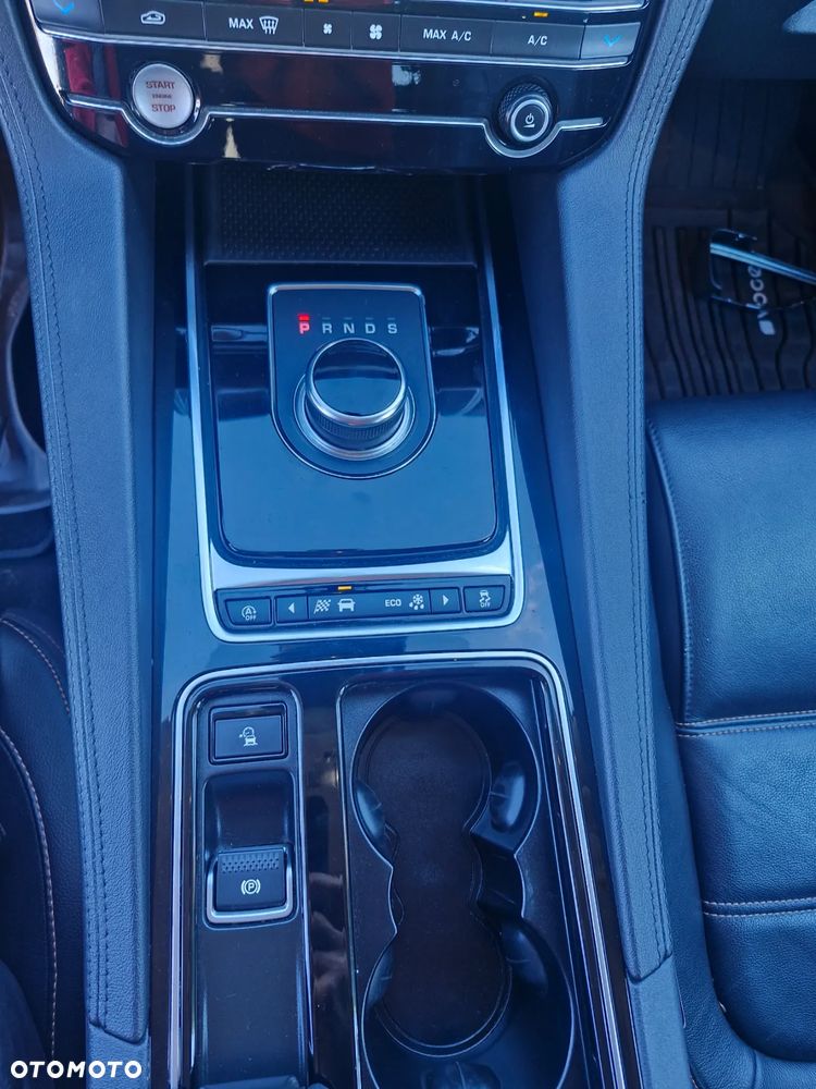 Jaguar F-Pace 2.0 i4D AWD Pure - 11