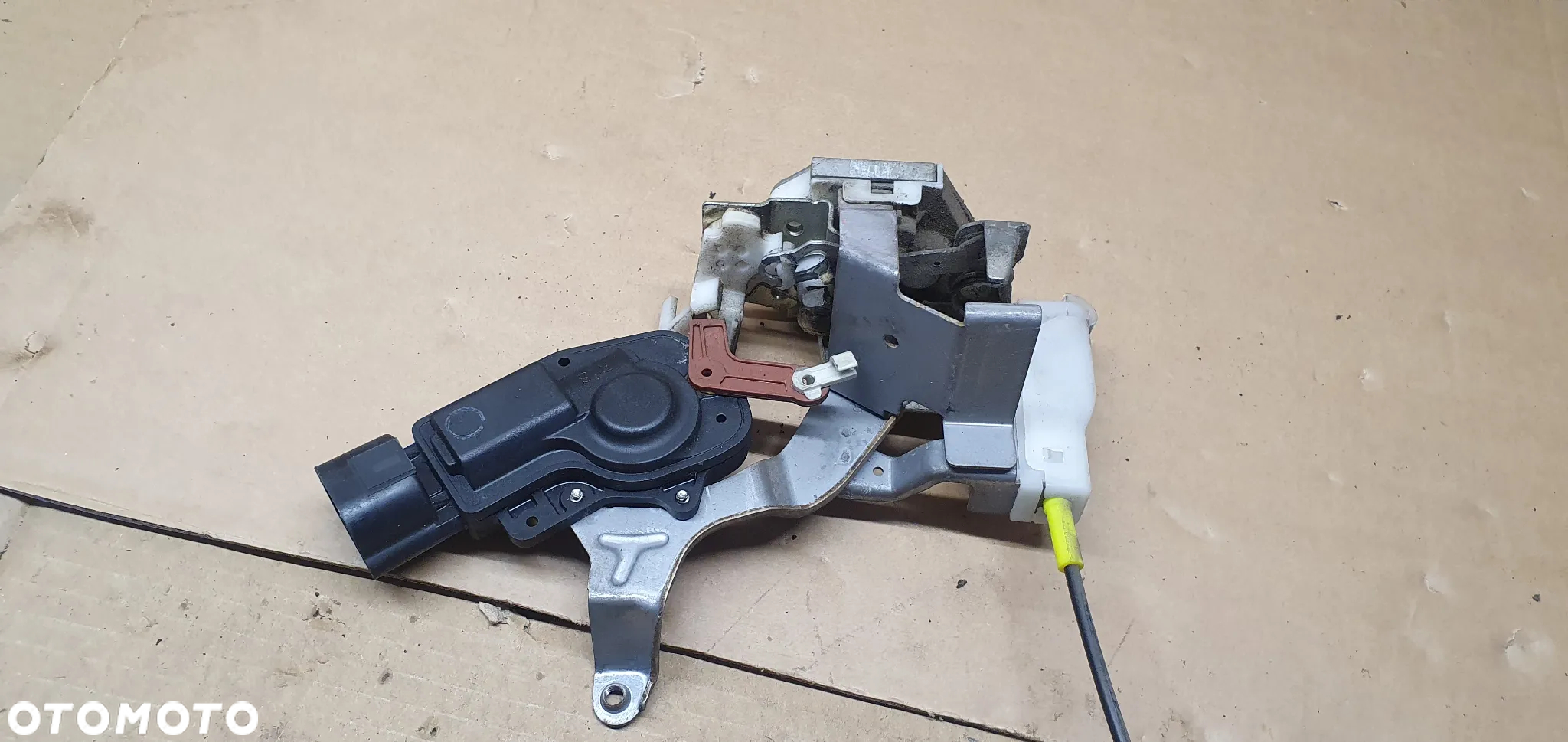 Zamek prawy tył tylny prawy Toyota Aygo 2PIN - 7