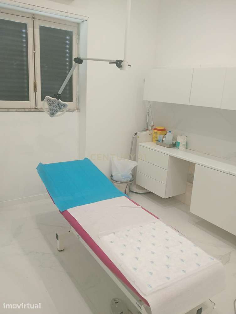 Amplo espaço comercial em funcionamento numa das principais avenidas d - Grande imagem: 2/14