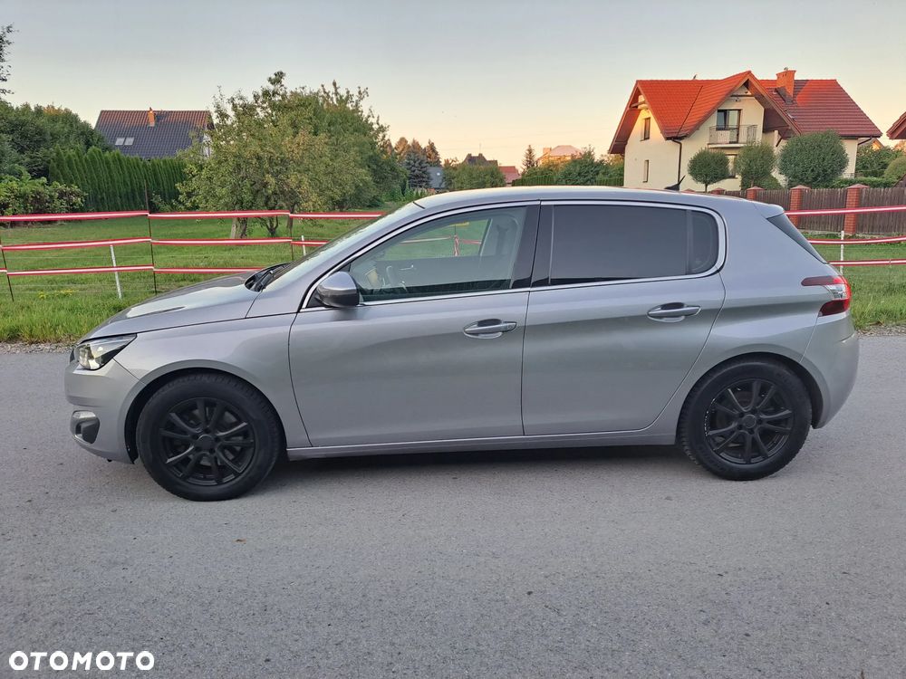 Peugeot 308 - 8