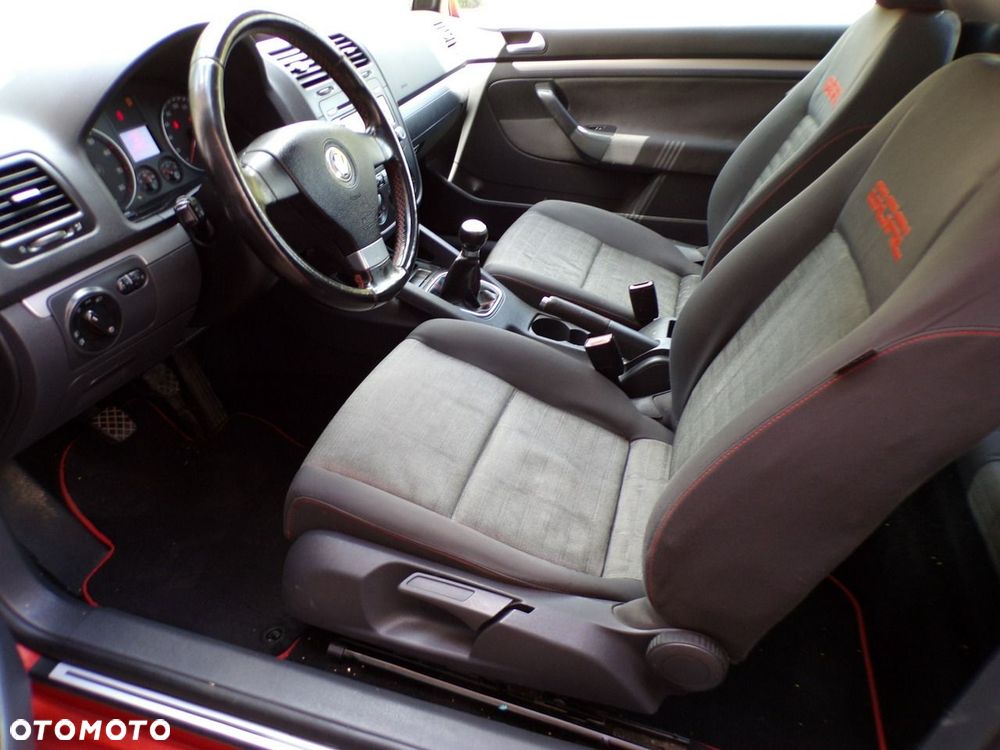 Volkswagen Golf - 24