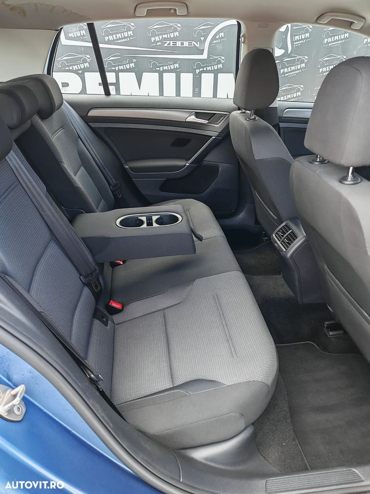 Volkswagen Golf - 22