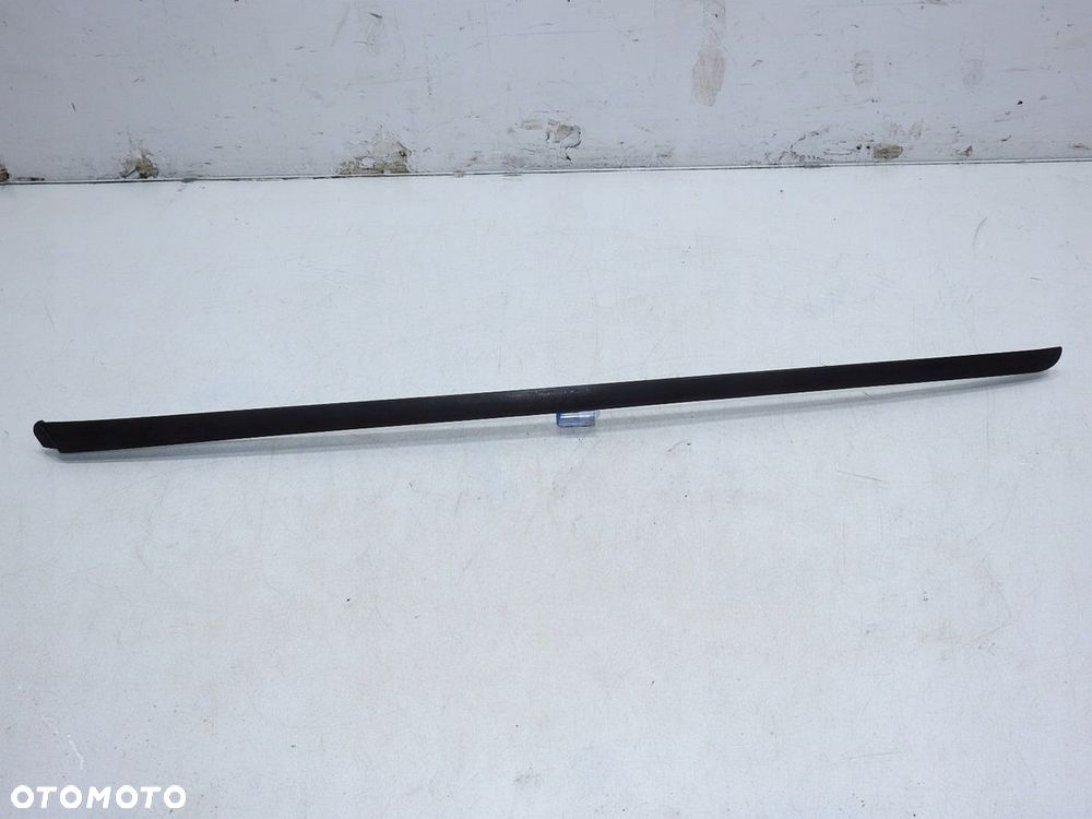 LISTWA SZYBY CZOŁOWEJ LEWA AUDI A4 B7 - 2