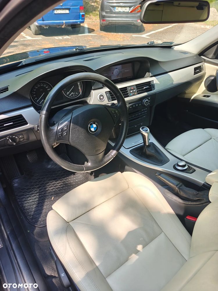 BMW Seria 3 325xi - 37