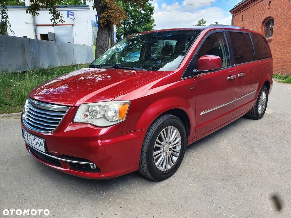 Chrysler Town & Country 3.6 Limited - 11