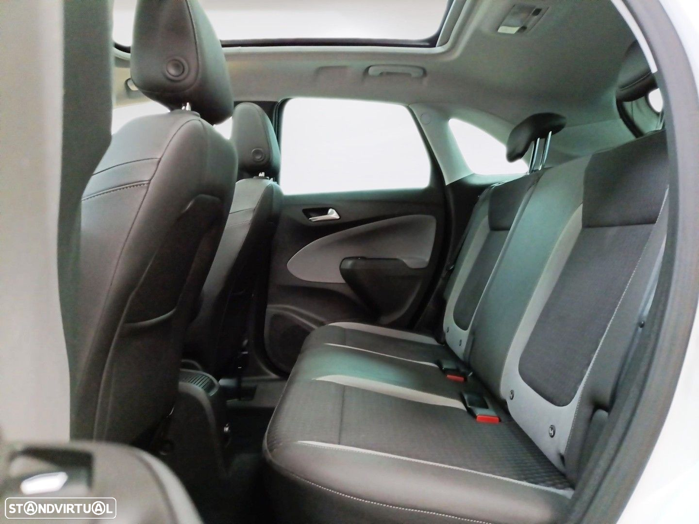Opel Crossland X 1.2 T Business Edition - 11