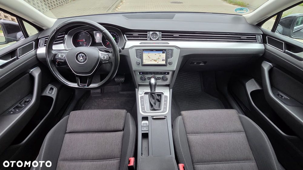 Volkswagen Passat - 12