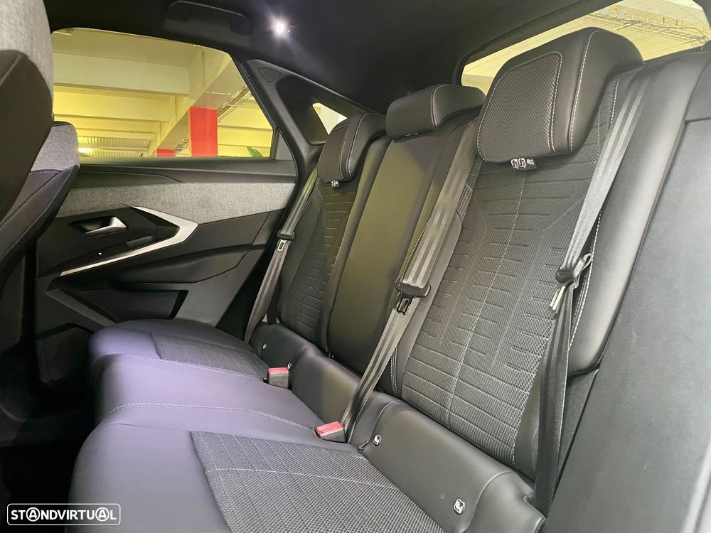 Peugeot 3008 1.2 Hybrid Allure Pack e-DCS6 - 32