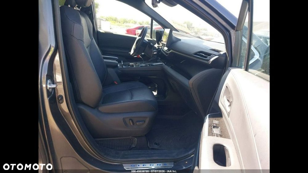 Toyota Sienna - 8