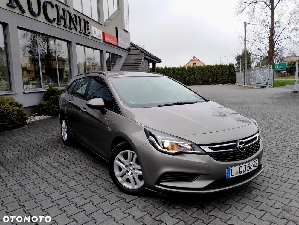 Opel Astra 1.6 CDTI Sport - 1