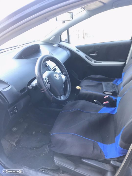 Toyota Yaris 1.4 D-4D 5P 2007 - Para Peças - 4