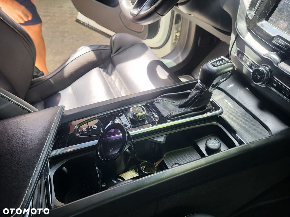 Volvo XC 60 D4 SCR R-Design - 17