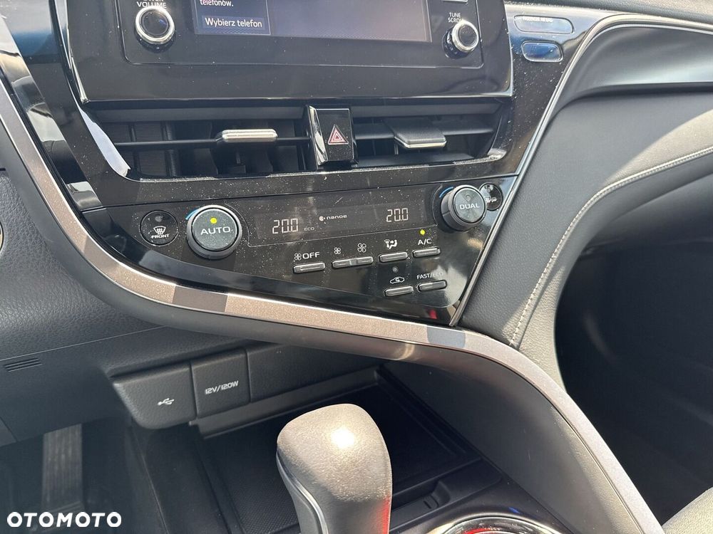 Toyota Camry 2.5 Hybrid Comfort CVT - 26