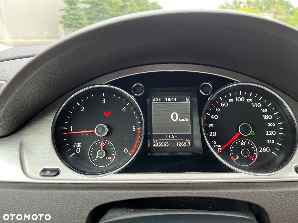 Volkswagen Passat 2.0 TDI DPF DSG 4Motion Highline - 15