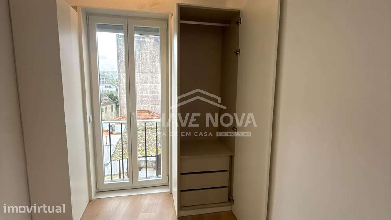 T2 Renovado com Licença de Alojamento Local | Sé do Porto - Grande imagem: 4/13