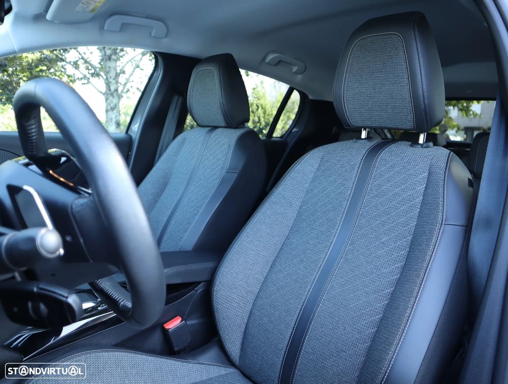 Peugeot 208 1.2 Hybrid Allure e-DCS6 - 29