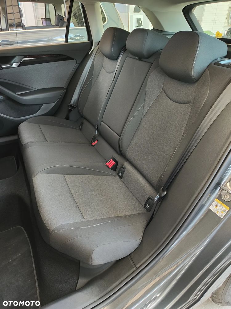 Volkswagen Passat - 8