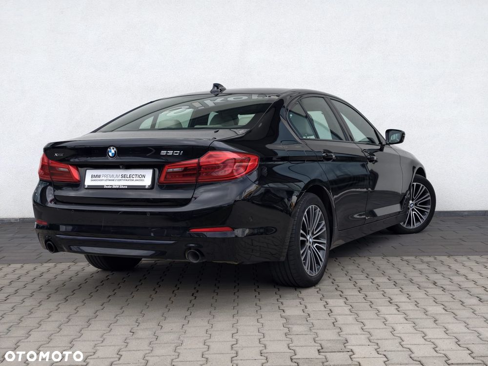 BMW Seria 5 530i xDrive Sport Line - 3
