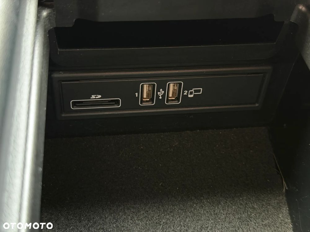 Mercedes-Benz Klasa E 200 d 9G-TRONIC - 32