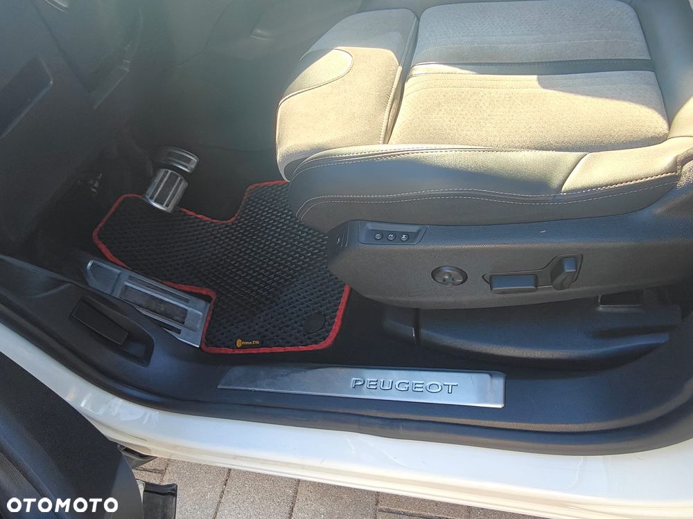 Peugeot 3008 1.6 PureTech Hybrid4 PHEV Allure Pack S&S EAT8 - 17