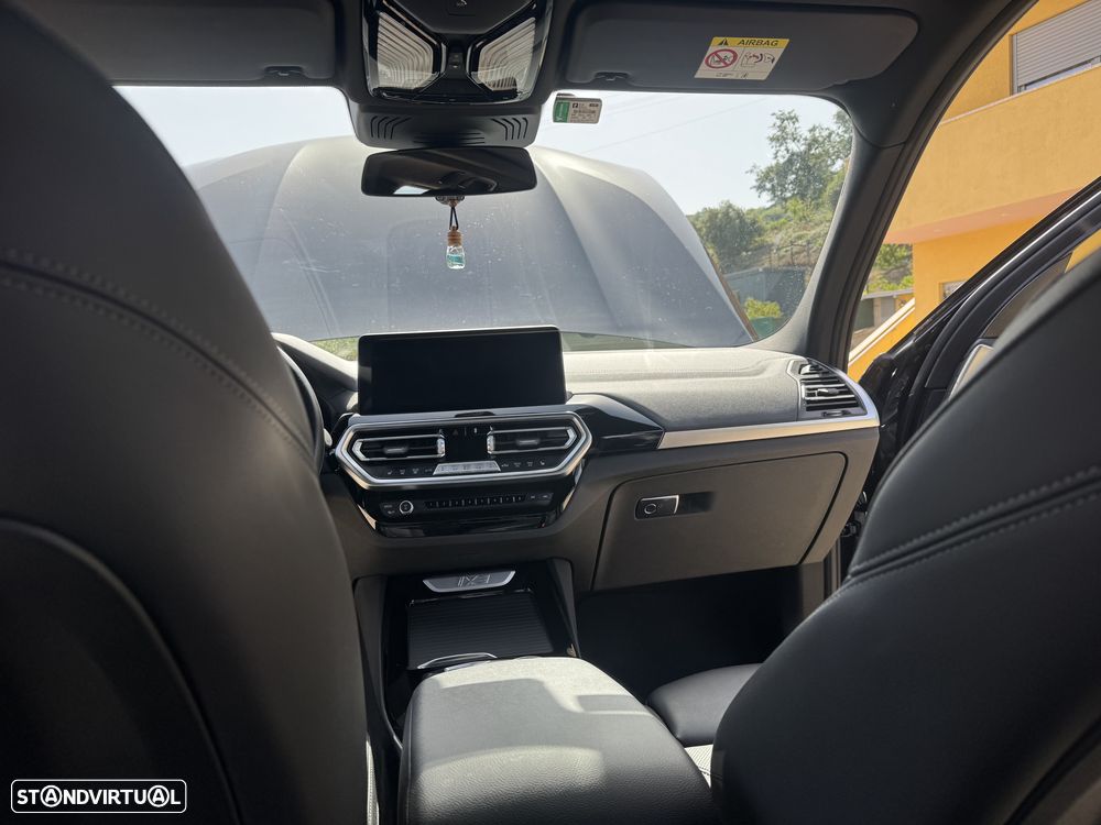 BMW iX3 - 10