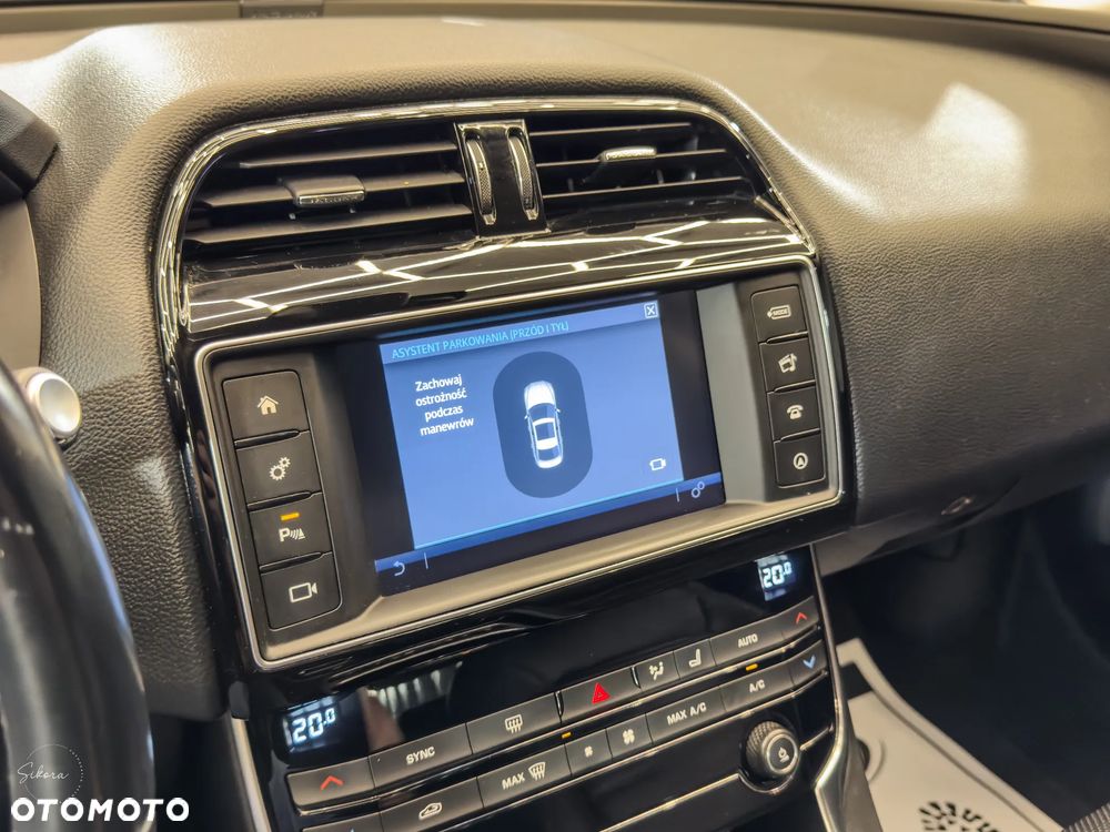 Jaguar XE 20d Prestige - 27