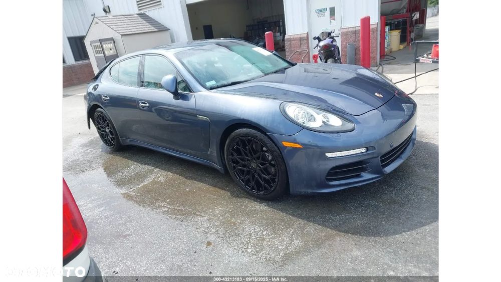 Porsche Panamera - 1