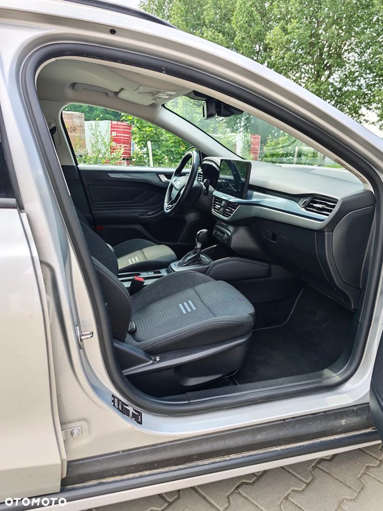 Ford Focus 1.0 EcoBoost Hybrid ACTIVE - 29