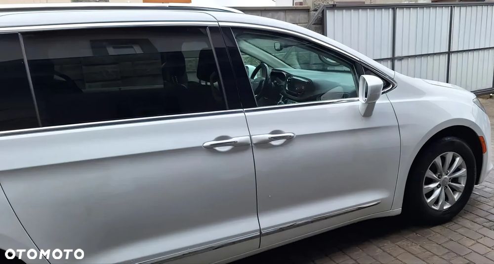 Chrysler Pacifica - 5