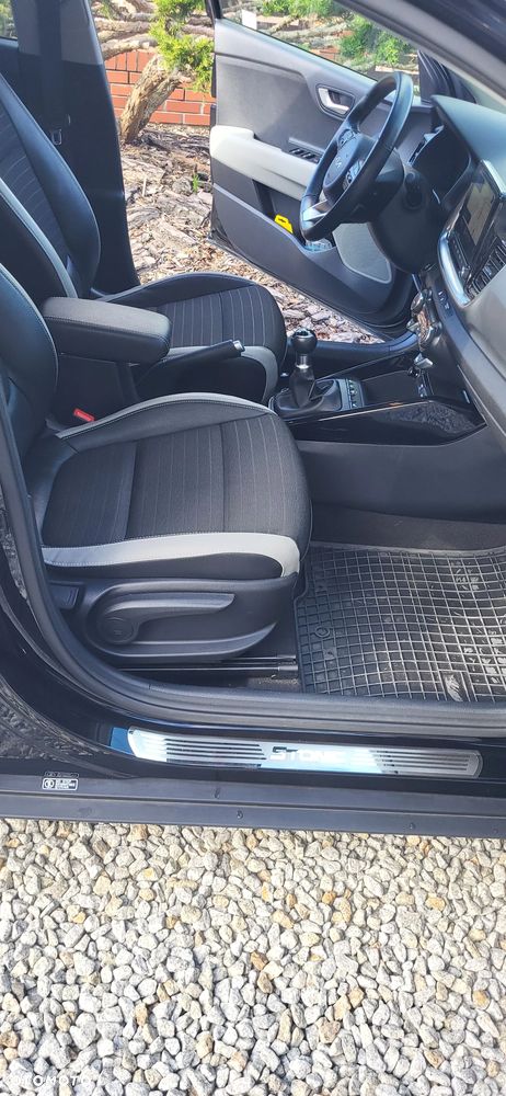 Kia Stonic 1.2 L Business Line - 30