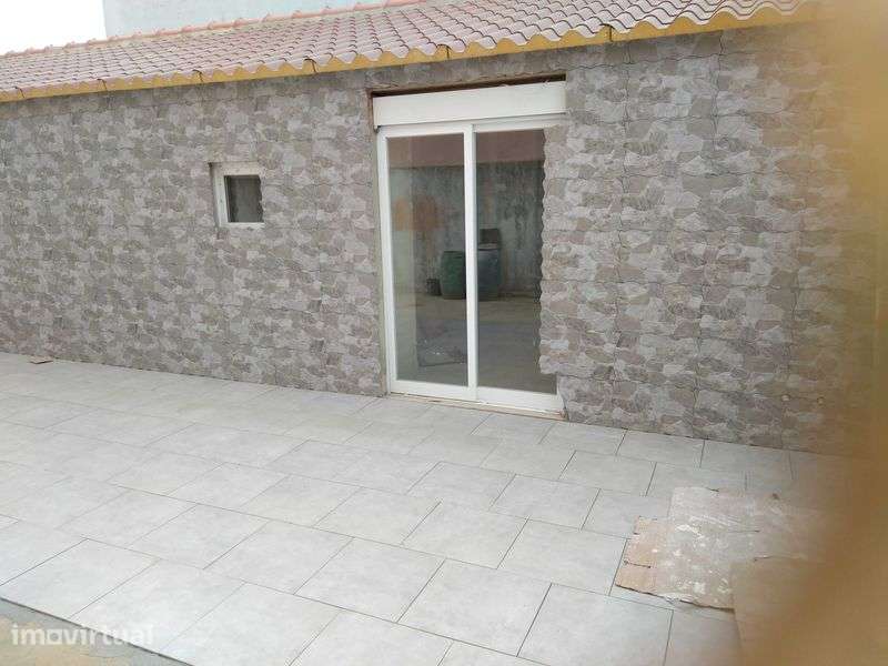 Moradia T3 com Logradouro em Santo António da Charneca Barreiro - Grande imagem: 3/12