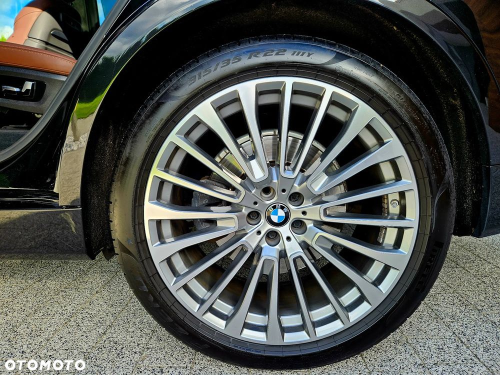 BMW X7 - 7