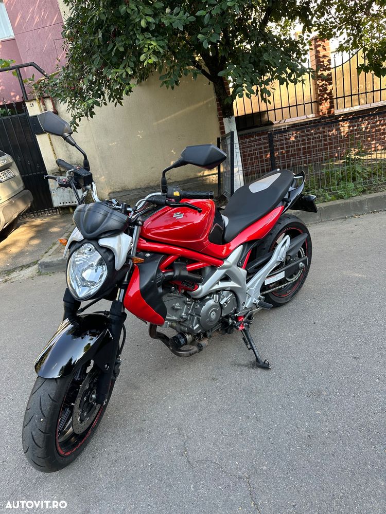 Suzuki Gladius - 2