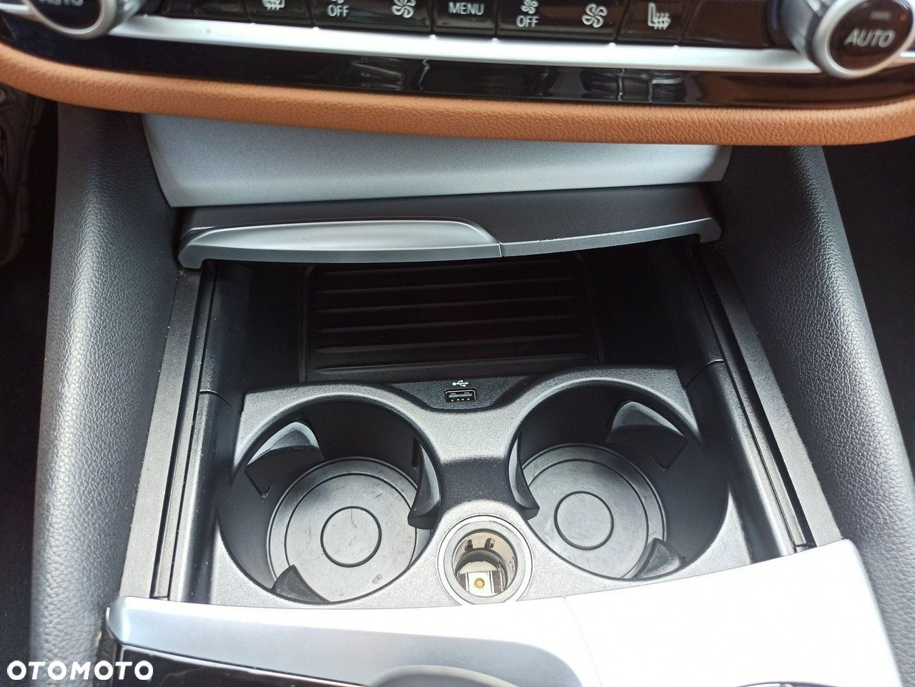 BMW 6GT - 36