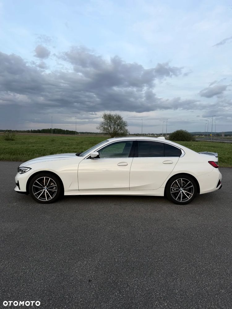 BMW Seria 3 330i Sport Line - 3