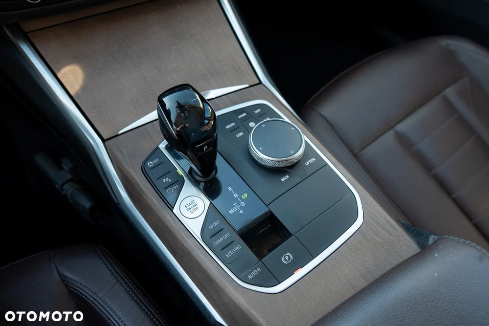 BMW Seria 3 330i Sport Line - 15